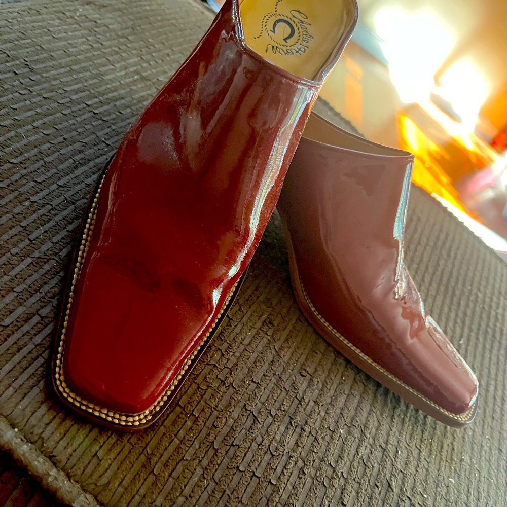like new Charlie Horse dark red patent leather slide SZ 7